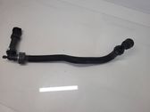 Tuyau de liquide de refroidissement moteur