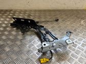 Engine bonnet/hood hinges