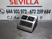 Rejilla de ventilación central del panel