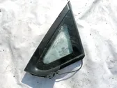 Trīsstūrveida stikls korpusa priekšpusē
