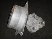 Engine mount bracket