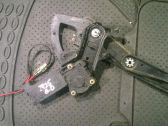 Regulador con motor de la ventanilla de la puerta corredera