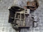 Engine mounting bracket