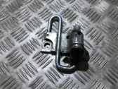Charnière inférieure de porte arrière