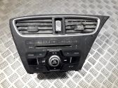 Radio / CD-Player / DVD-Player / Navigation