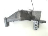 Engine mounting bracket