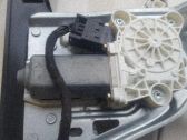 Moteur de lève-vitre de porte avant