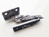 Engine bonnet/hood hinges