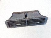 Rejilla de ventilación central del panel