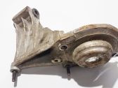 Engine mounting bracket