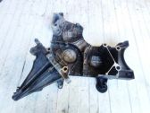 Engine mounting bracket