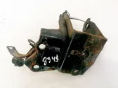 Engine mounting bracket