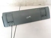 Rejilla de ventilación central del panel