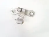 Charnière inférieure de porte arrière