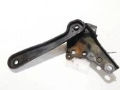 Engine mounting bracket