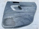Moldura del tarjetero de la puerta trasera