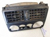 Grille d'aération centrale