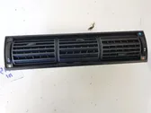 Rejilla de ventilación central del panel