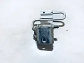 Charnière inférieure de porte arrière