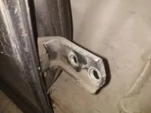 Bisagra inferior de la puerta trasera