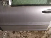 Priekšpusē durvju dekoratīvā apdare (moldings)