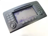 Radio / CD-Player / DVD-Player / Navigation