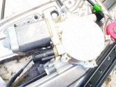 Motor del regulador de la ventanilla de la puerta delantera