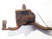 Engine mounting bracket