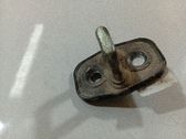 Traba/gancho de cierre de puerta delantera