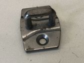 Etuoven lukon laukaisin