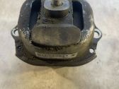 Engine mount bracket