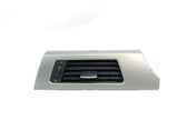 Rejilla de ventilación central del panel
