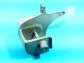 Engine mounting bracket