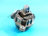 Engine mount vacuum valve