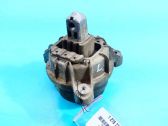 Engine mount vacuum valve