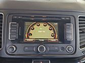 Radio/CD/DVD/GPS head unit
