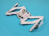 Engine bonnet/hood hinges