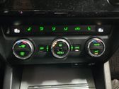 Console centrale, commande chauffage/clim