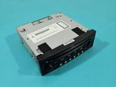 Radio / CD-Player / DVD-Player / Navigation