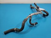Tuyau de liquide de refroidissement moteur