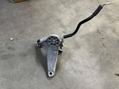 Engine mounting bracket