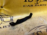 Intercooler pipe mounting bracket