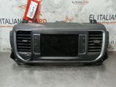 Radio / CD-Player / DVD-Player / Navigation