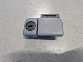 Cimdu kastes atvēršanas poga
