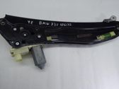 Rear window lifting mechanism without motor
