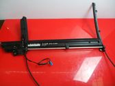 Rear window lifting mechanism without motor
