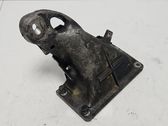 Engine mounting bracket