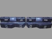 Headlight/headlamp mounting bracket