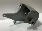 Engine mounting bracket