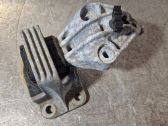 Engine mount bracket
